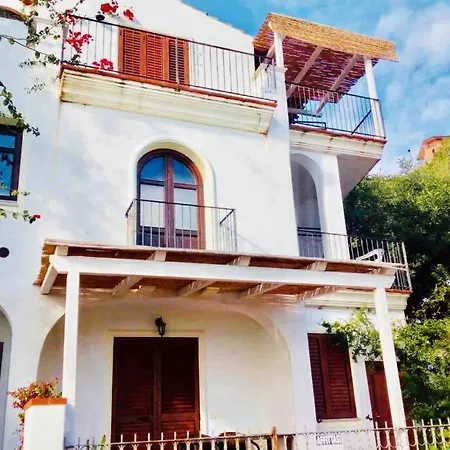 Holiday home Domus Comida, A Little Paradise Close To The Sea